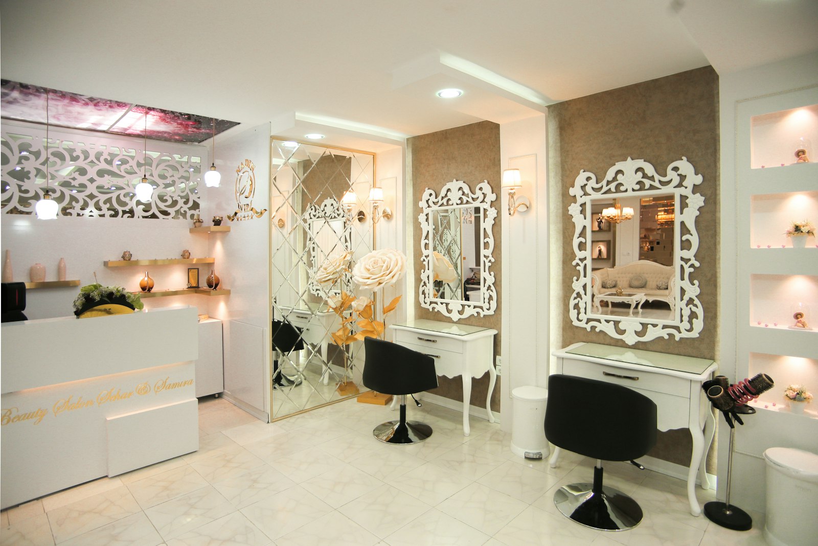 Beauty salon styling chairs and mirrors soft light — UAE beauty salon, hair fashion .ae